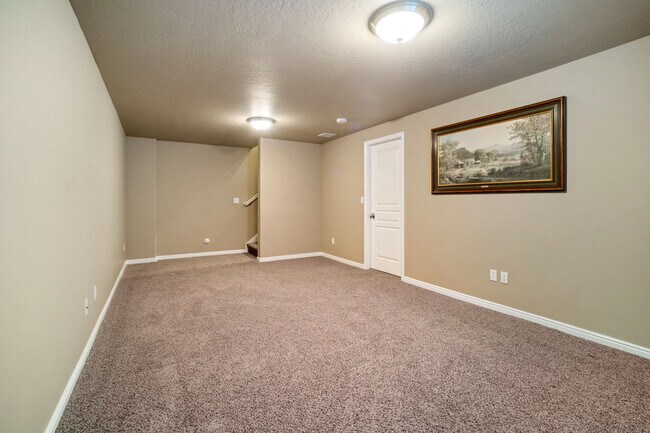 Building Photo - 66 N 205 W