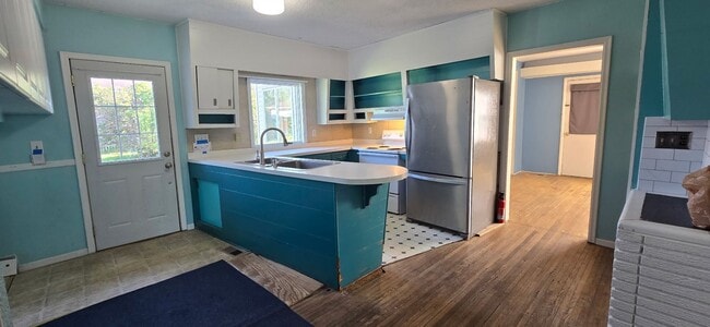 Building Photo - Adorable 3 Bedroom Home