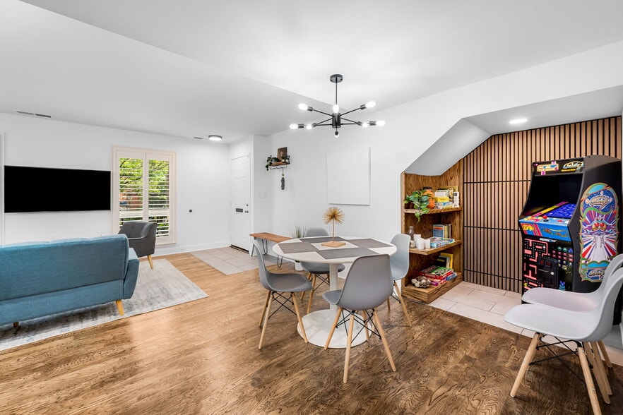 Building Photo - 21 Andrew Pl