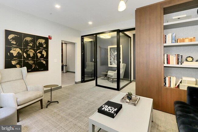 Building Photo - 635 Slaters Ln