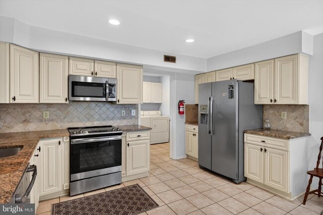 Building Photo - 324 Tuvira Ln