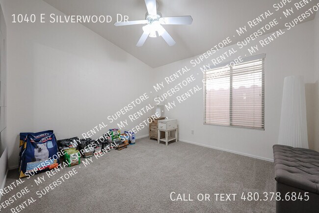 Building Photo - 1040 E Silverwood Dr