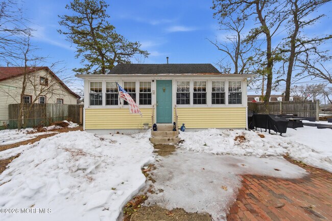 Building Photo - 14 Sunset Rd