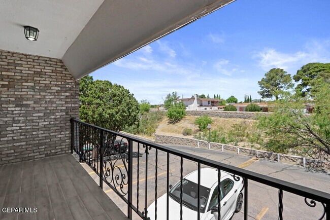 Building Photo - 6700 Escondido Dr