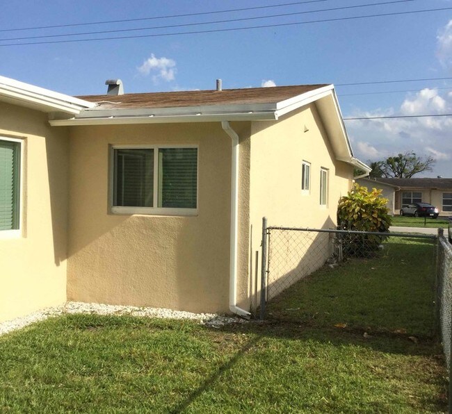 Building Photo - 9825 NW 25th Ct