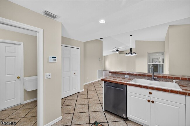 Building Photo - 1632 SW 43rd Terrace