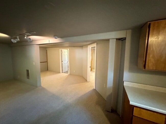 Building Photo - 4 Bedroom House Near Downtown Eugene