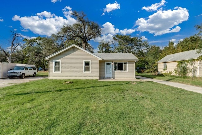 Building Photo - 4828 W 3rd St N