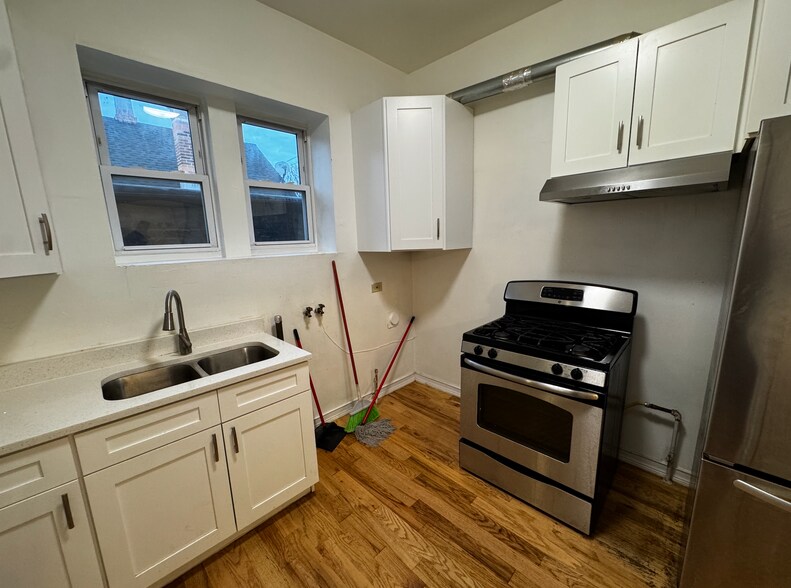 Building Photo - 3248 W 25th St