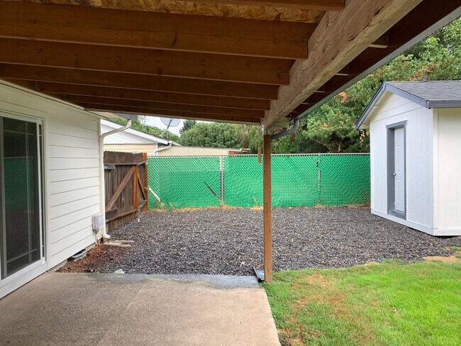 Building Photo - Honey stop the car one-Level ranch in the ...