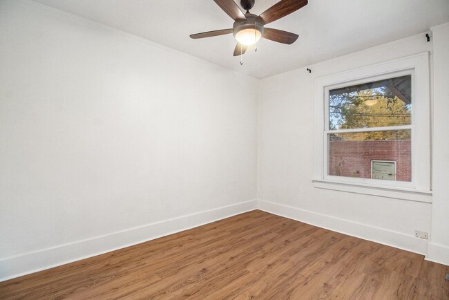 Building Photo - Available NOW! 1 Bedroom 1 Bath Freshly Re...