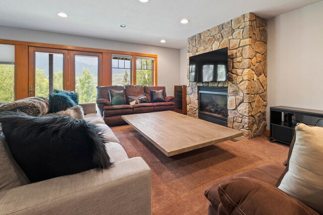 Building Photo - 196 Black Mountain Rd