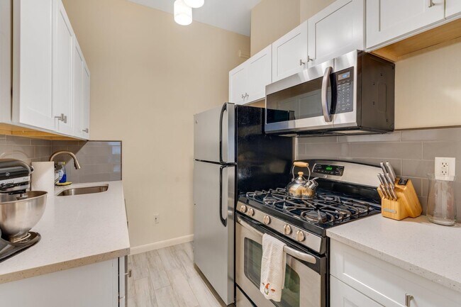 Building Photo - 1110 Clinton St