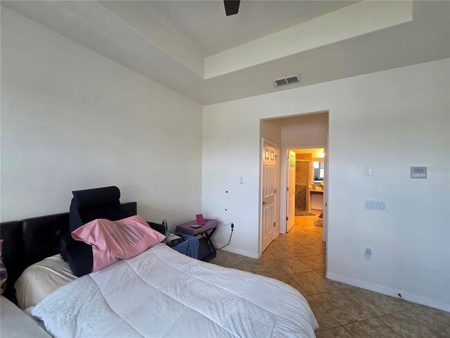 Building Photo - 2435 Palm Tree Dr