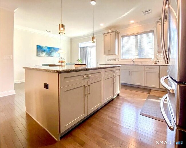 Building Photo - 62 Moorland Dr