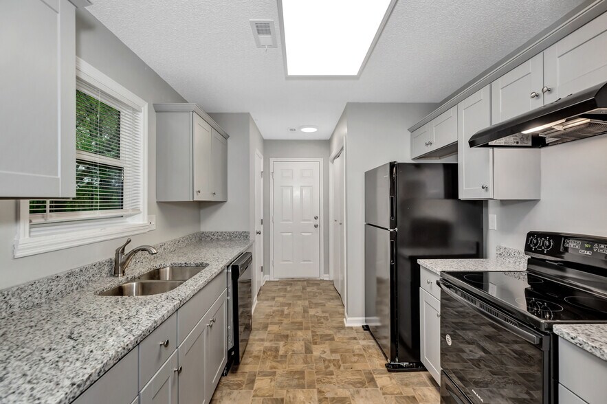 Building Photo - 3909 Fair Oak Ln SW