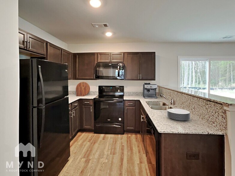 Building Photo - 37 Brown Thrasher Ct