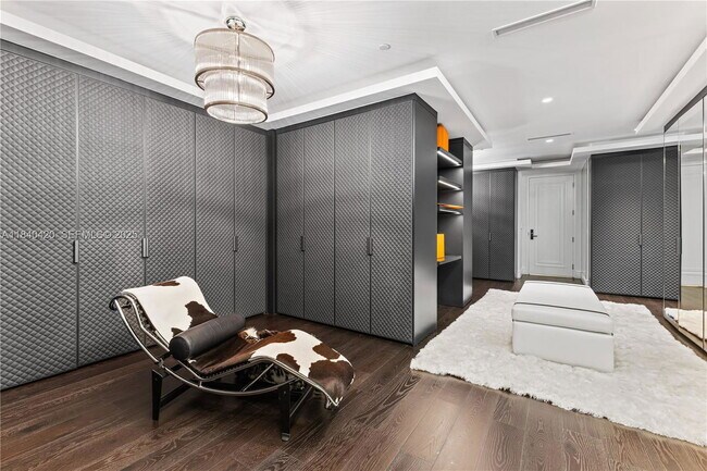 Building Photo - 17901 Collins Ave