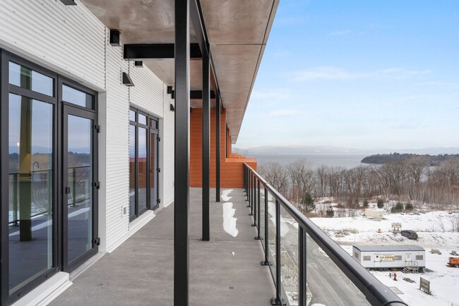 Building Photo - Wrap-Around Balcony Living - 2 Bedroom in ...