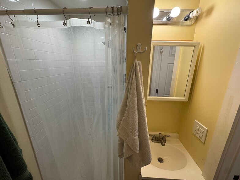 Building Photo - 5 Blake St