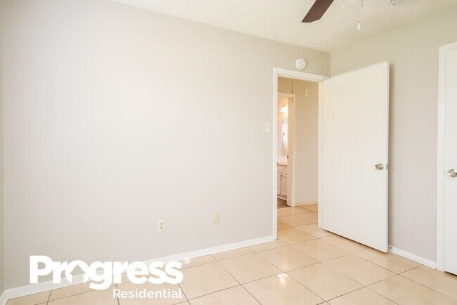 Building Photo - 723 Brookford Dr