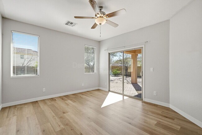 Building Photo - 1711 W Twain Ct