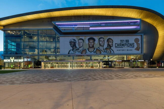 Building Photo - 550 W Juneau Ave