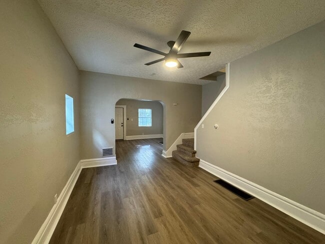 Building Photo - 99 Whitethorne Ave