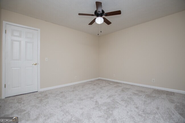 Building Photo - 1499 Stonington Ct