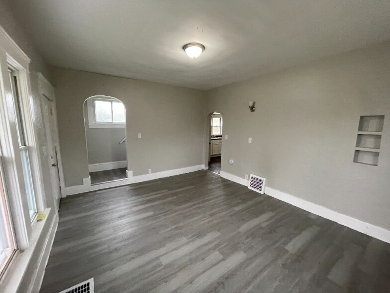 Building Photo - 1733-1737 Long Ave