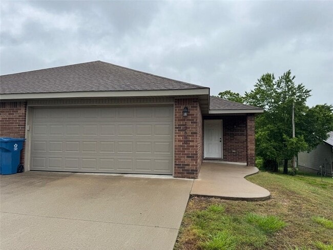 Primary Photo - 12688 Pioneer Ln