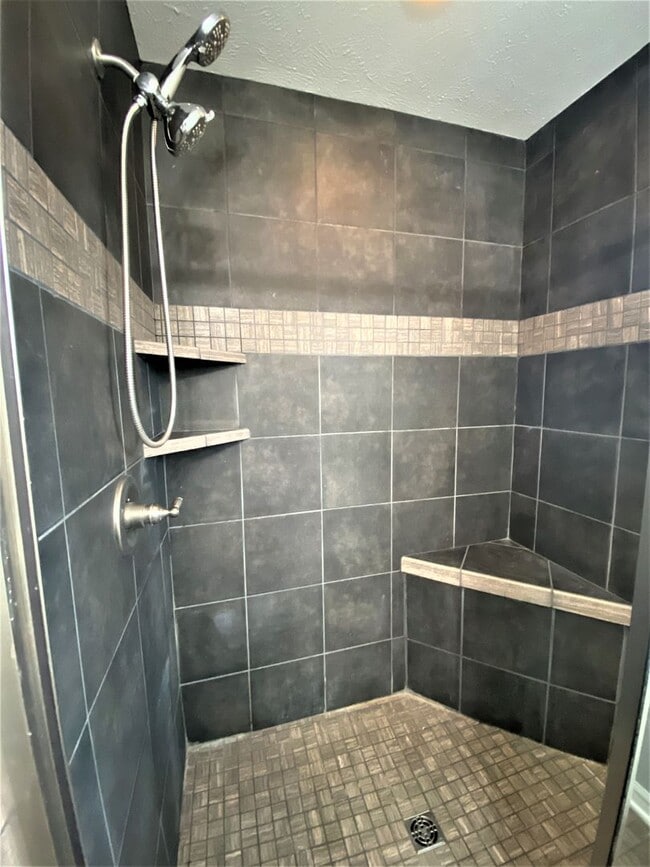 Building Photo - 4 Bedroom Pet Friendly Home For Rent Over ...