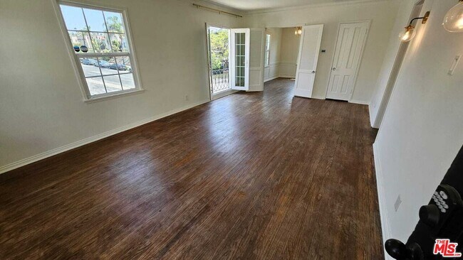 Building Photo - 2615 Edgehill Dr