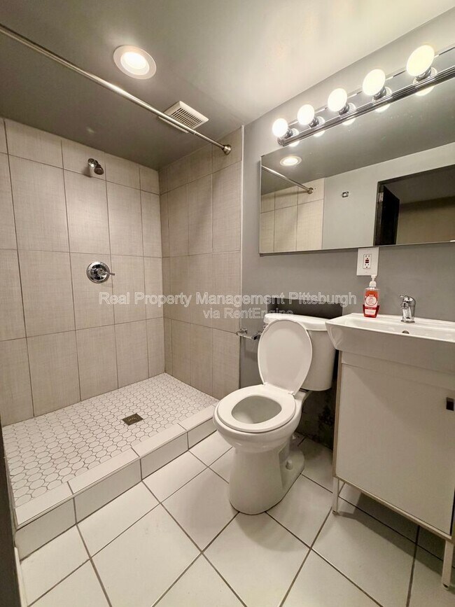 Building Photo - 1818 Kleber St