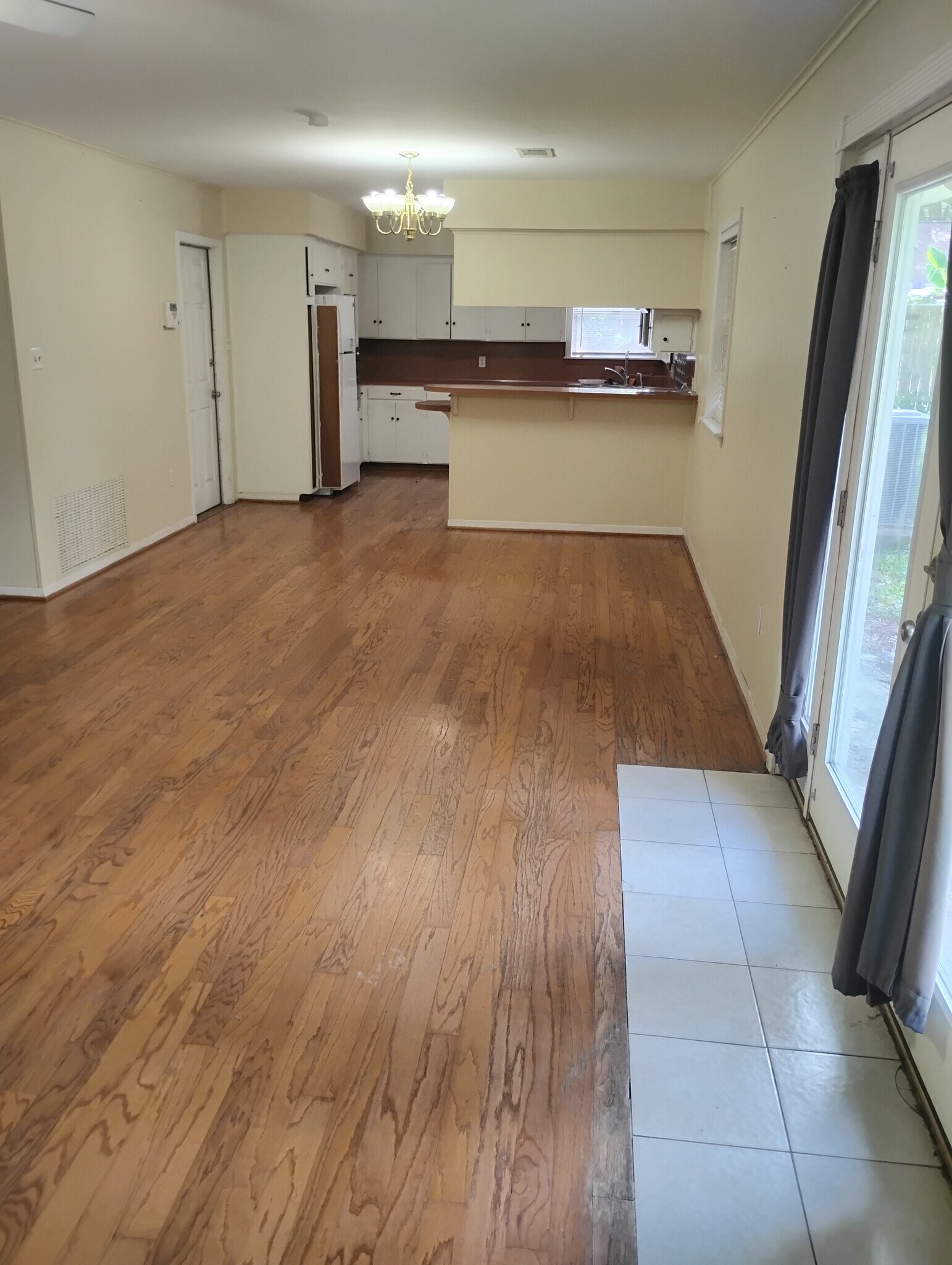 Living/Kitchen flow through - 1106 Hillcrest Dr