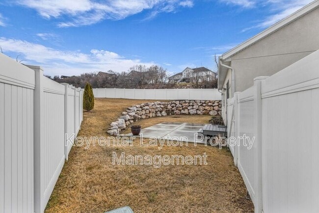 Building Photo - 1447 E Daylily Ct