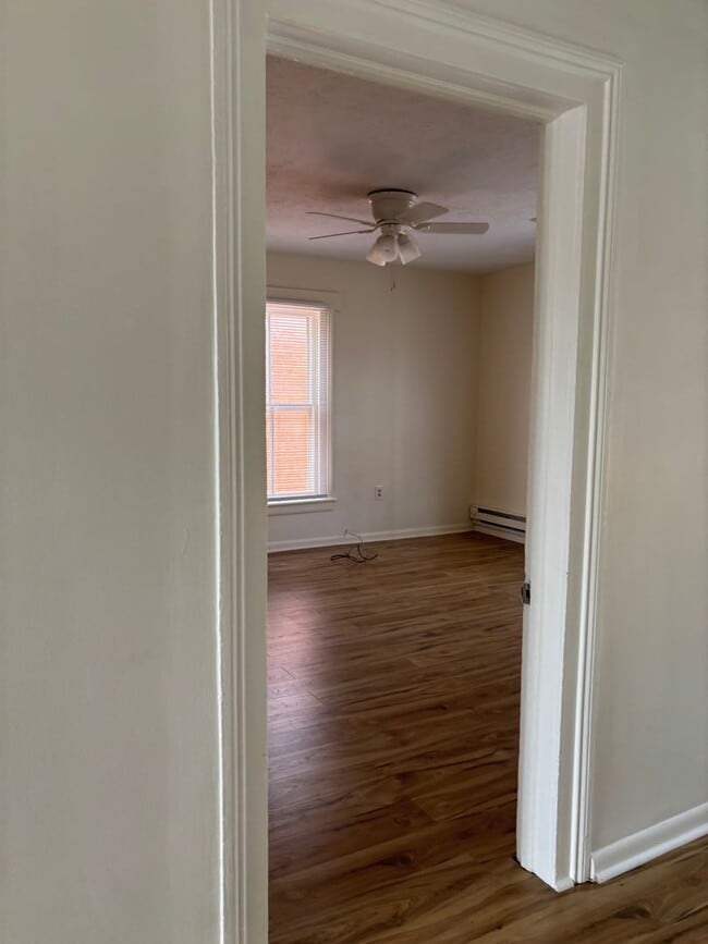 Building Photo - 814 W Beverley St