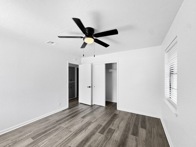 Building Photo - 513 Manor Dr