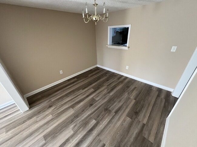 Building Photo - 917 Shelby Dr