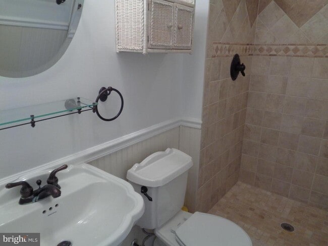 Building Photo - 10 Donagh Ct