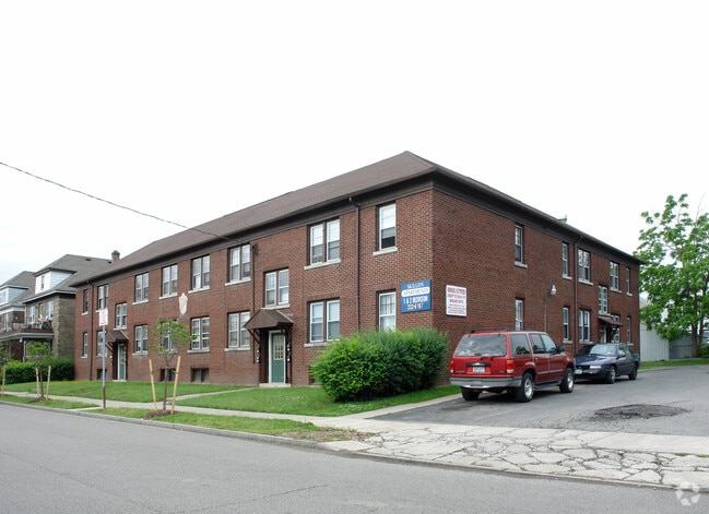 Primary Photo - Skillen Apartments