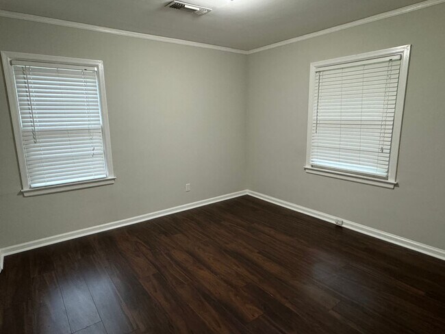 Building Photo - BRICK & BEAUTIFUL! 3 Bedroom MOVE IN READY