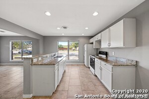 Building Photo - 308 E Cheryl Dr