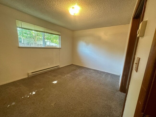 Building Photo - Half month rent discount for first month rent