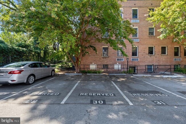 Building Photo - 4822 Chevy Chase Dr