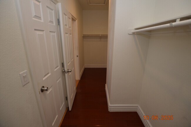Building Photo - 638 Harvester Course Dr