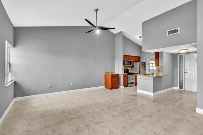 Primary Photo - 2841 N Oakland Forest Dr