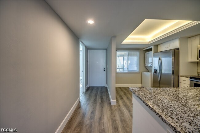 Building Photo - 2526 SE 16th Pl