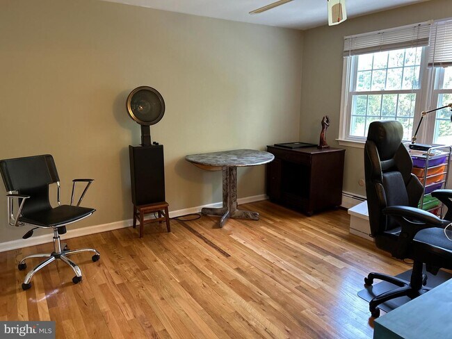 Building Photo - 5 Cedar Woods Dr