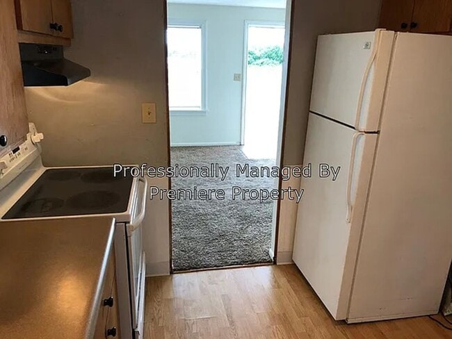 Building Photo - 2 Bed 1 Bath